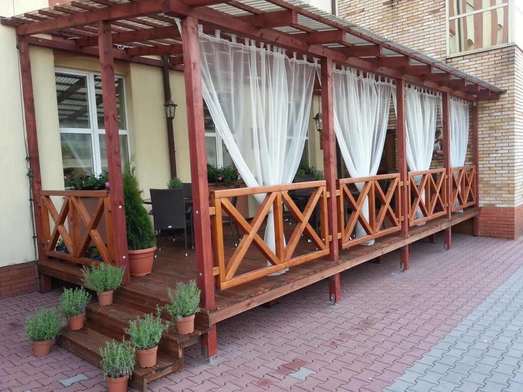 Hotel Piemont Pabianice Exterior foto